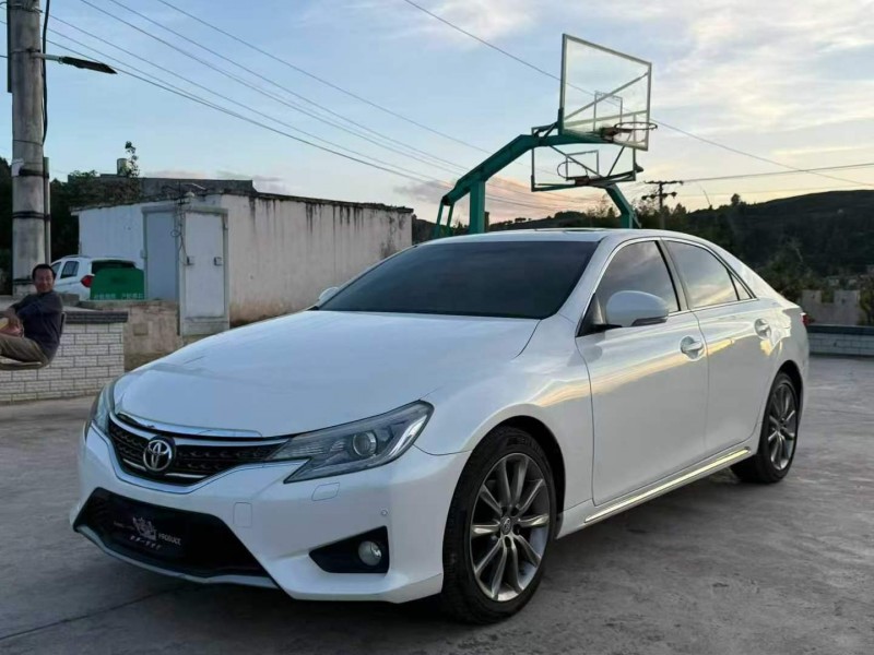 毕节17年丰田锐志2