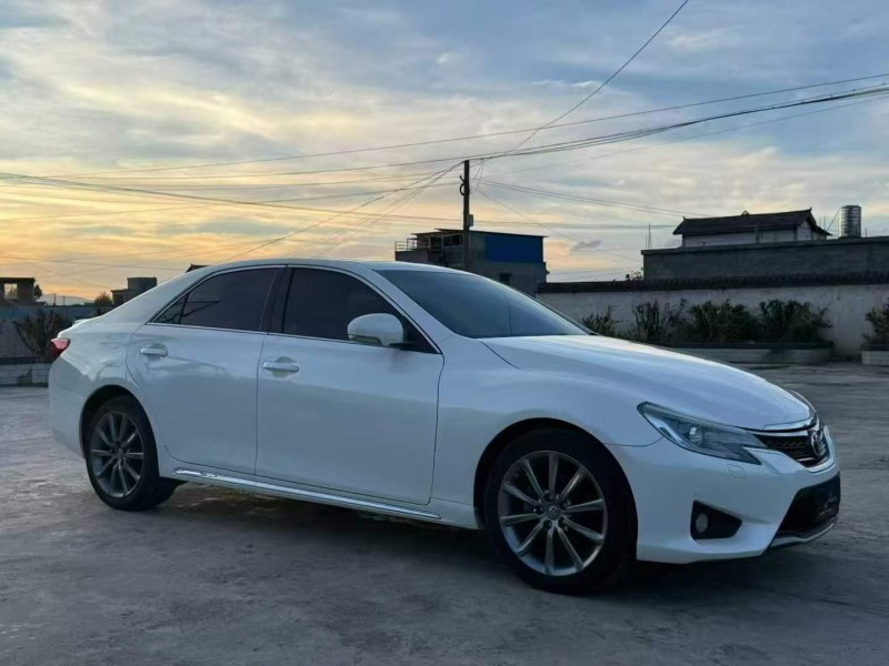 毕节17年丰田锐志3