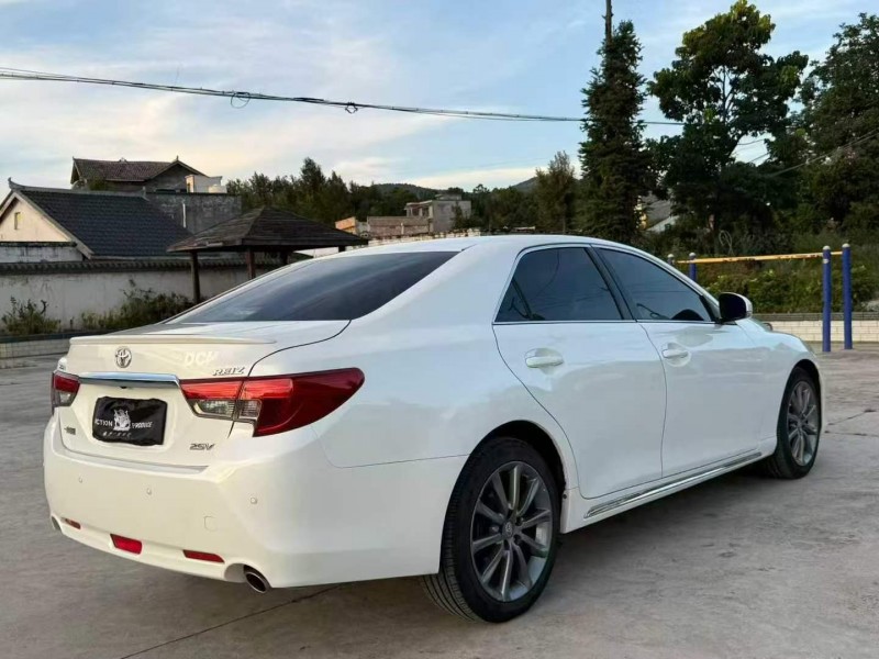 毕节17年丰田锐志7