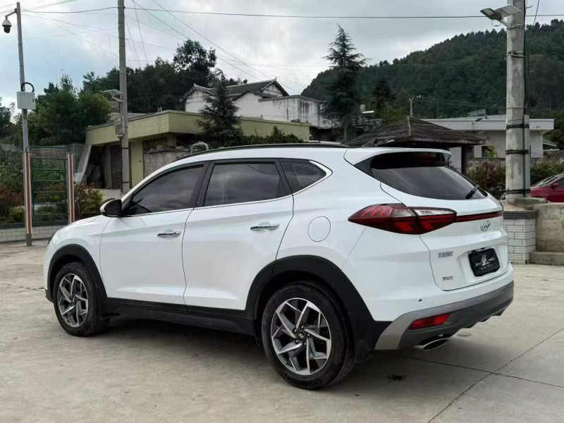 毕节20年现代途胜8