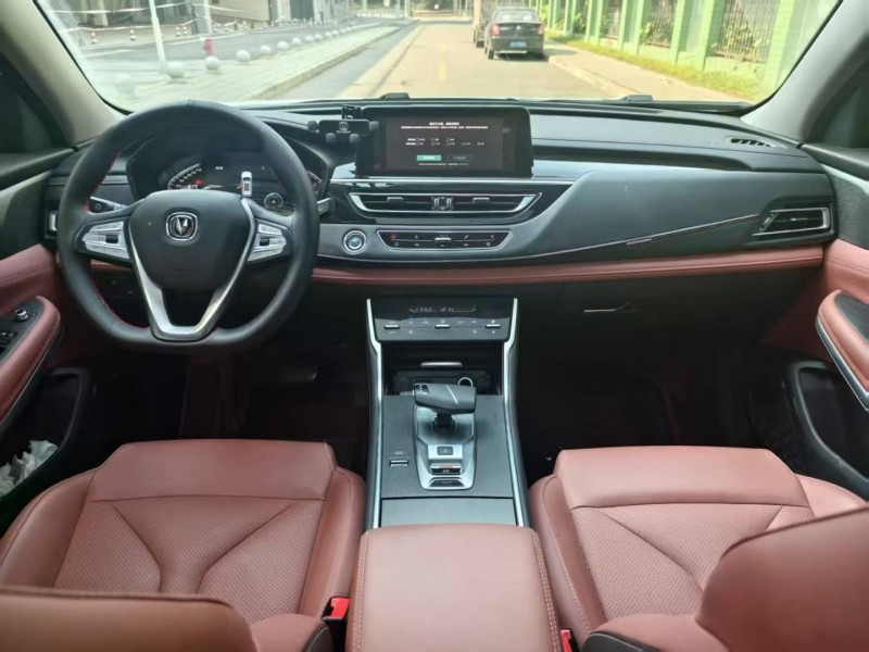 成都24年长安汽车CS755