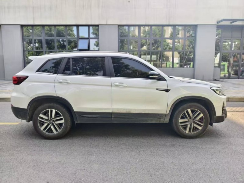 成都24年长安汽车CS757