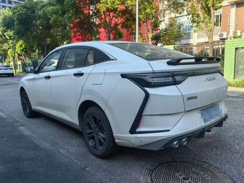 成都25年东风奕炫8