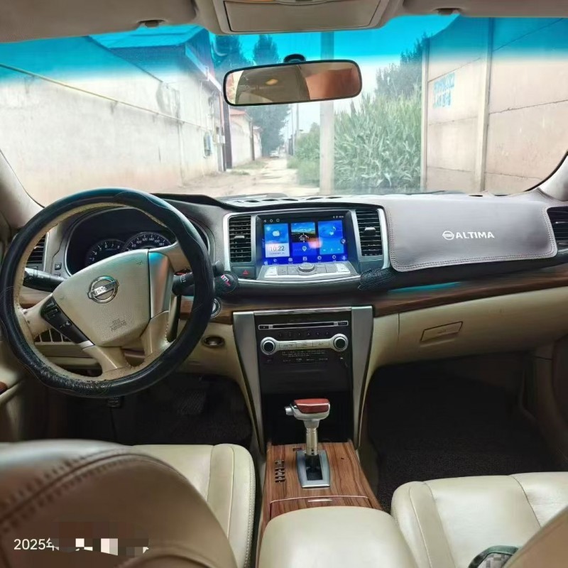 保定11年日产天籁3