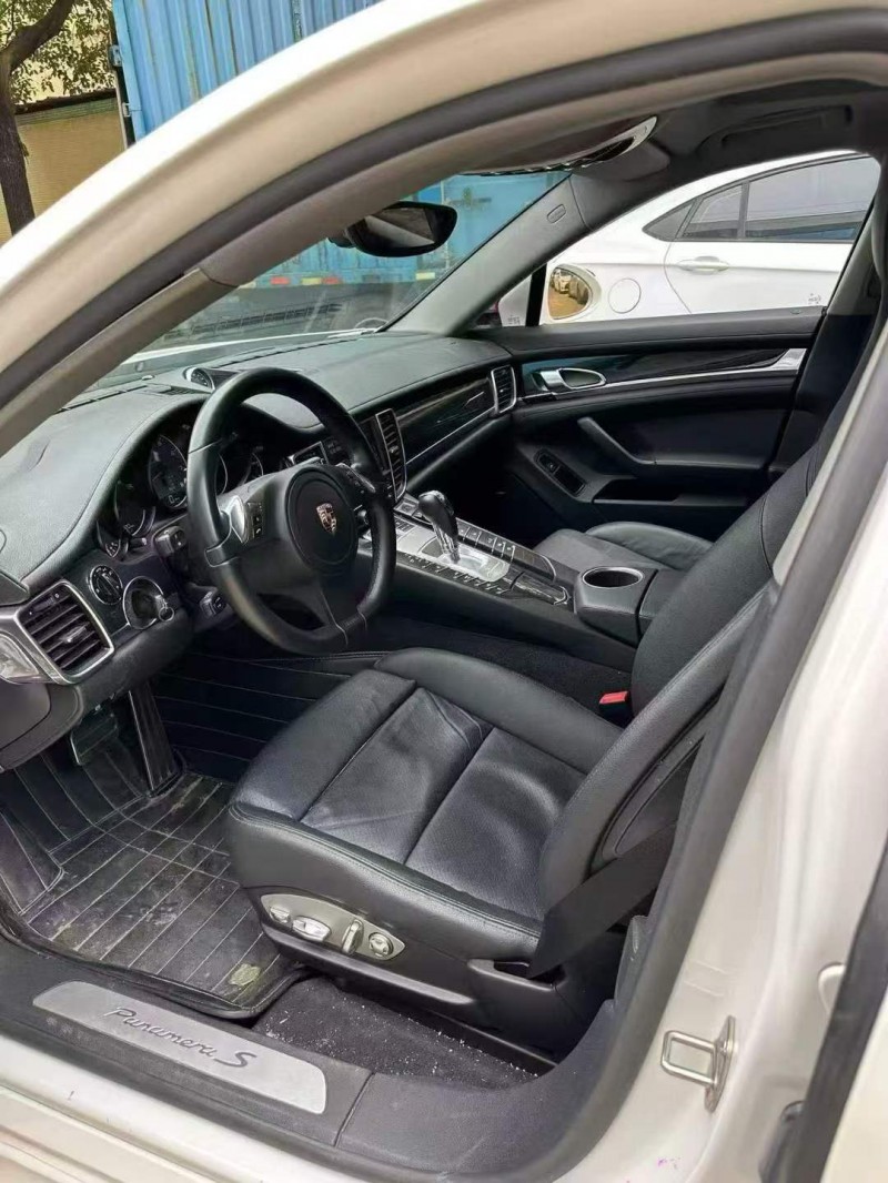 广州13年保时捷帕拉梅拉3
