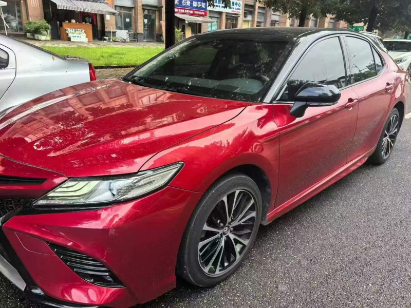 成都19年丰田凯美瑞2