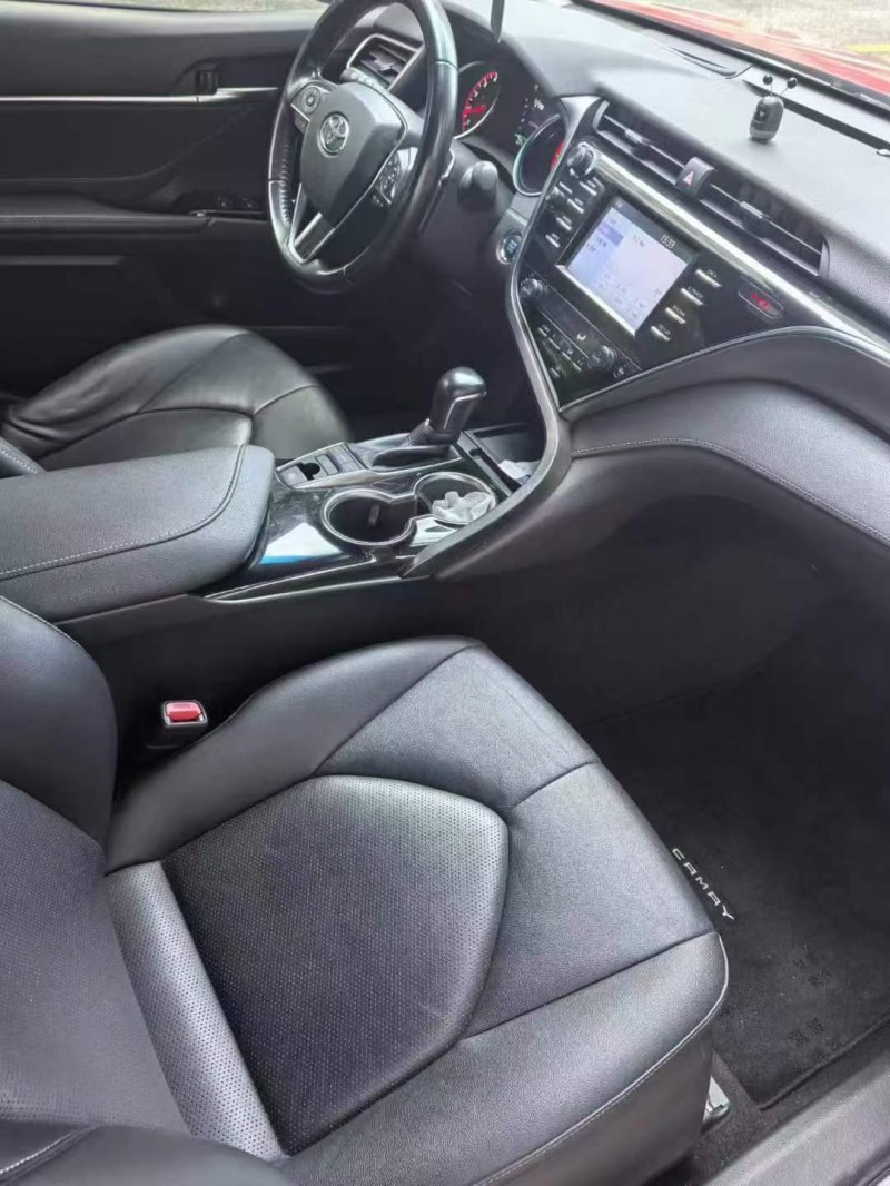 成都19年丰田凯美瑞3