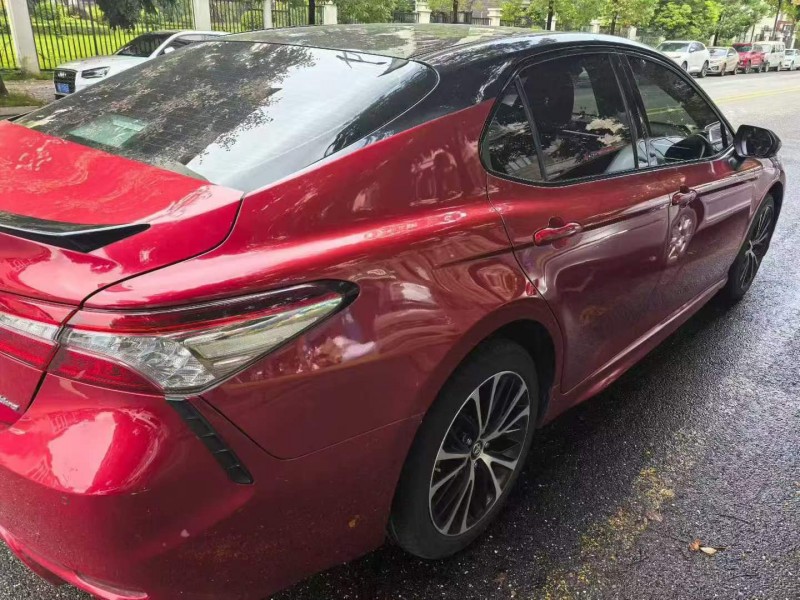 成都19年丰田凯美瑞8