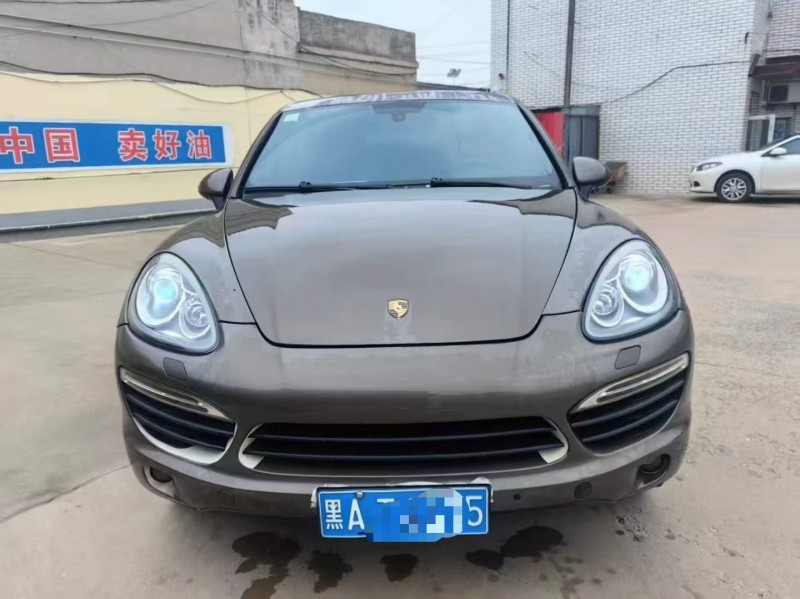 保定12年保时捷卡宴1