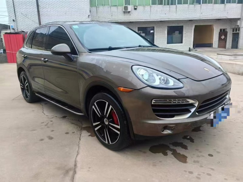 保定12年保时捷卡宴3