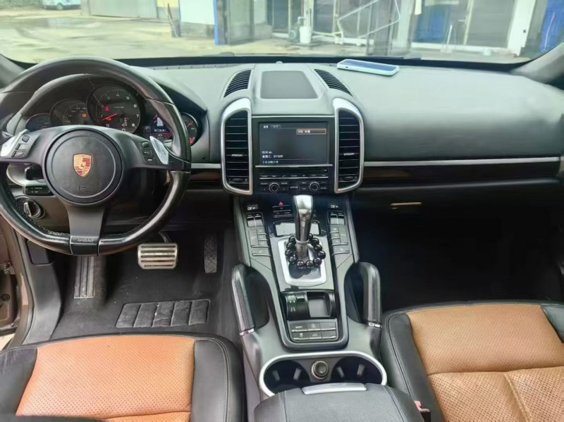 保定12年保时捷卡宴4