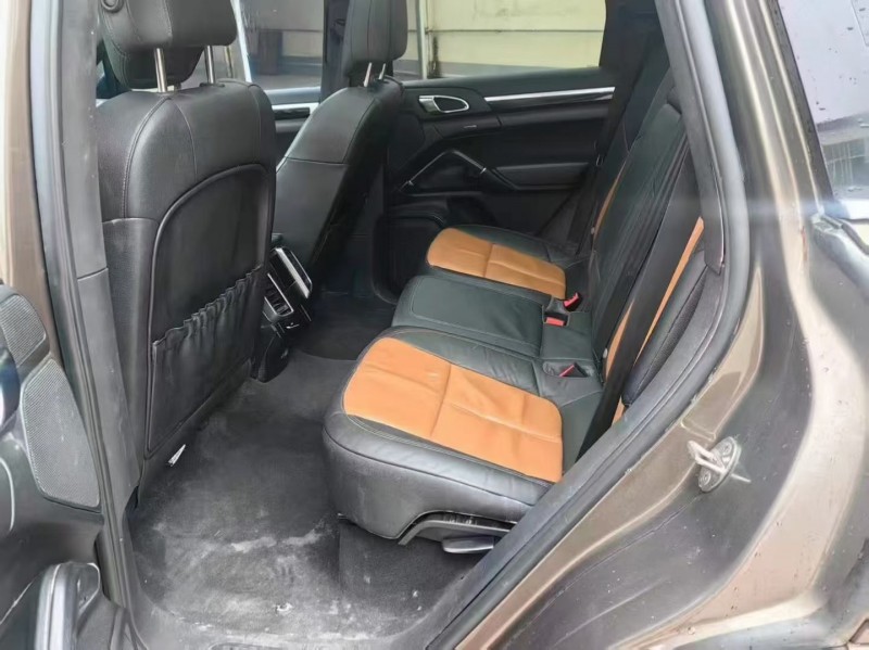 保定12年保时捷卡宴5