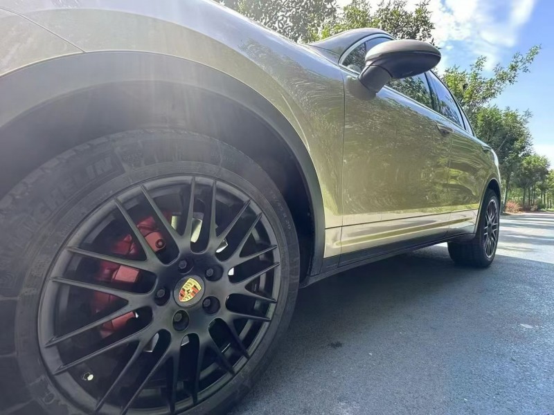 保定16年保时捷卡宴3