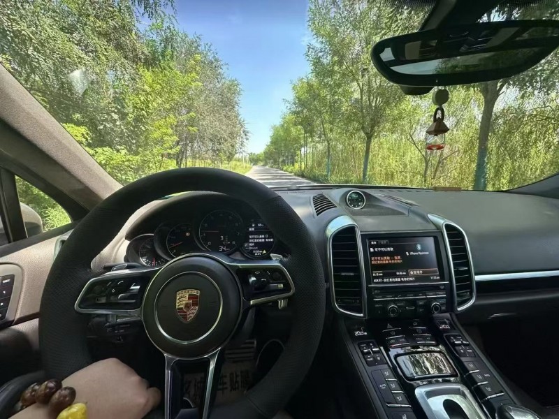保定16年保时捷卡宴8