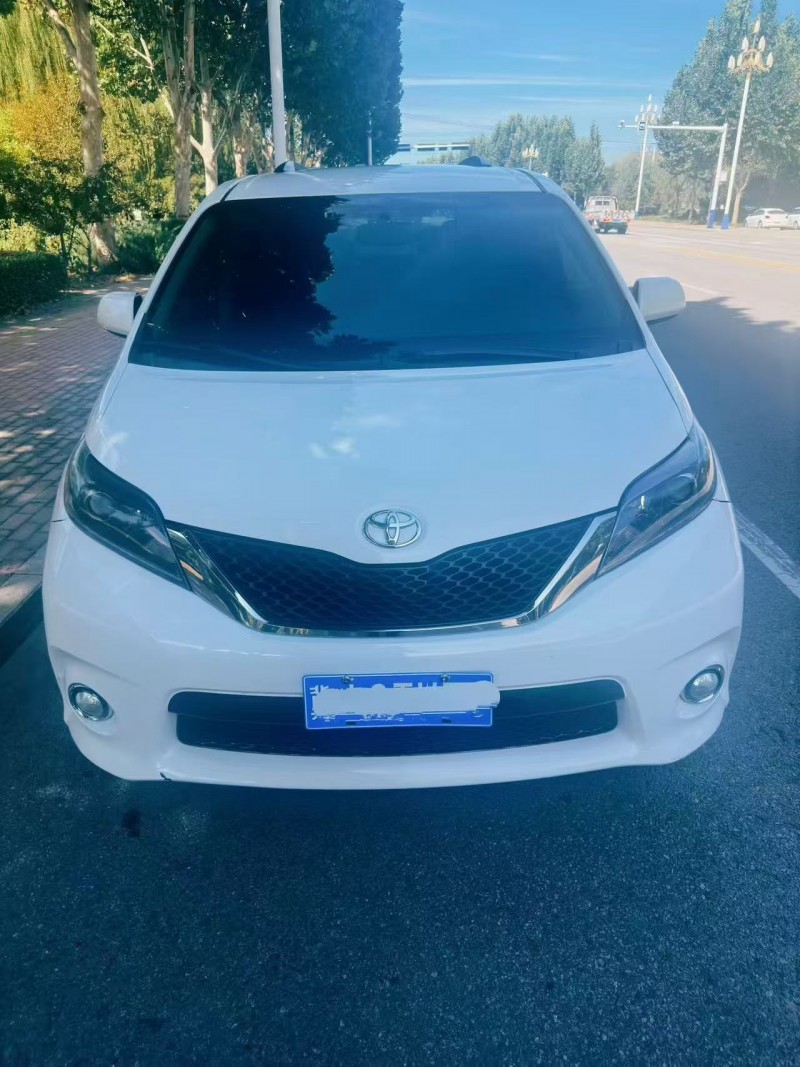 保定17年丰田塞纳1