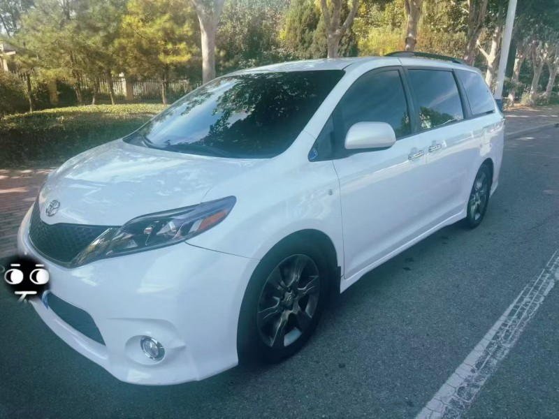 保定17年丰田塞纳2