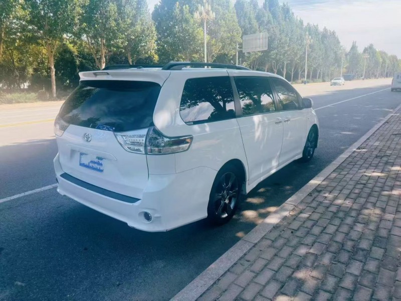 保定17年丰田塞纳4