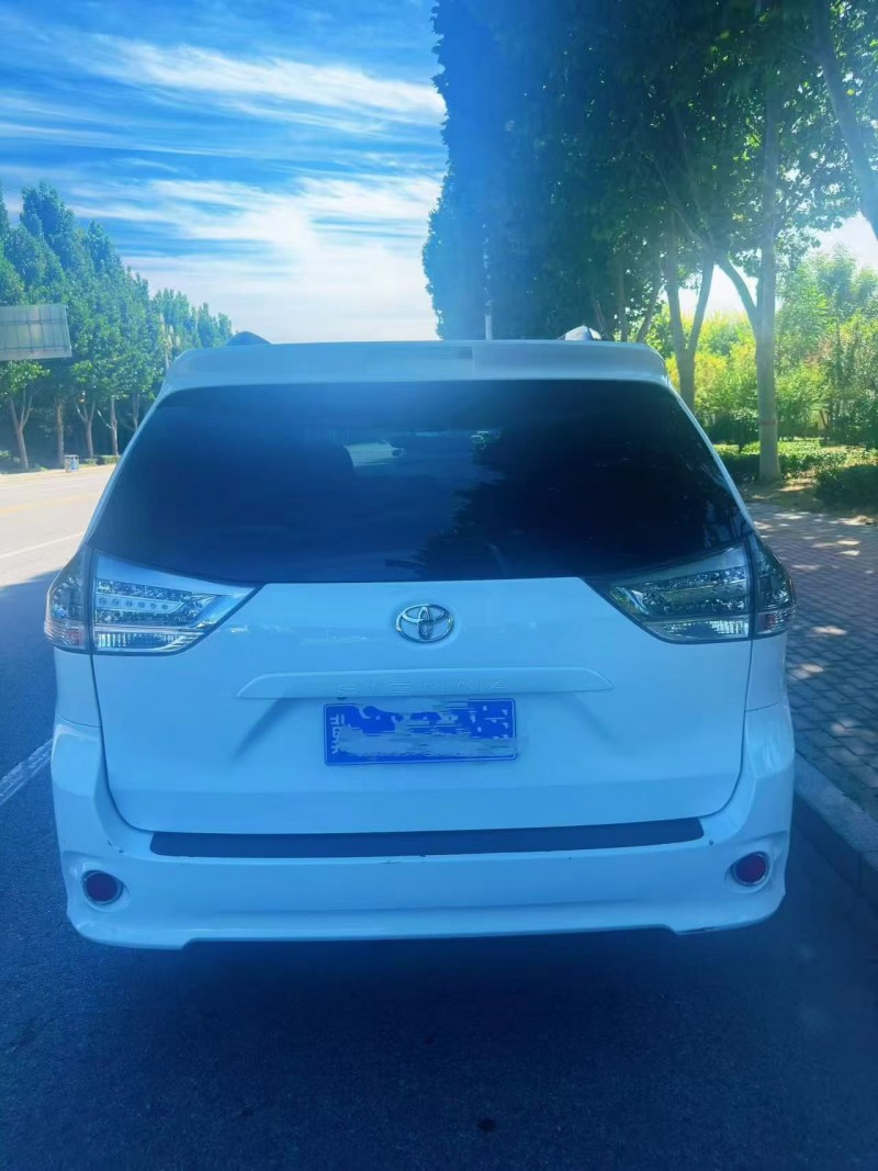 保定17年丰田塞纳5