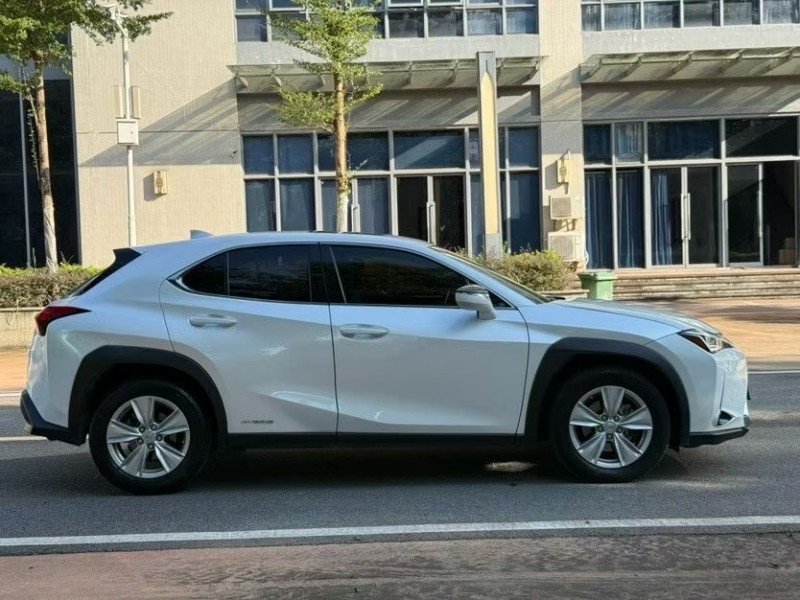 深圳21年雷克萨斯UX7