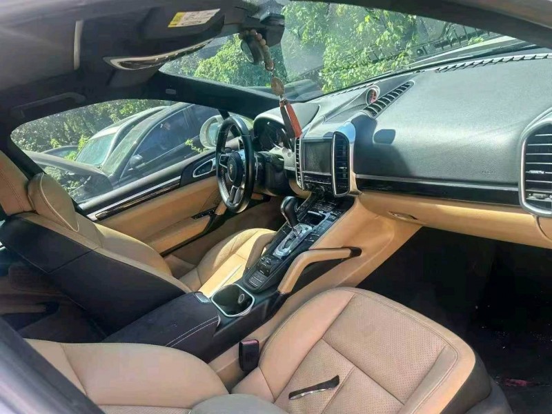 台州15年保时捷卡宴4