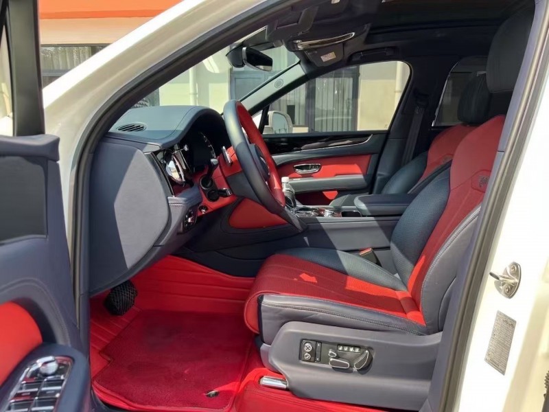 唐山21年宾利添越2