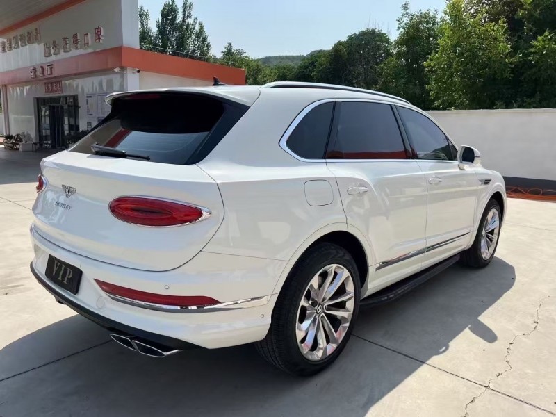 唐山21年宾利添越5