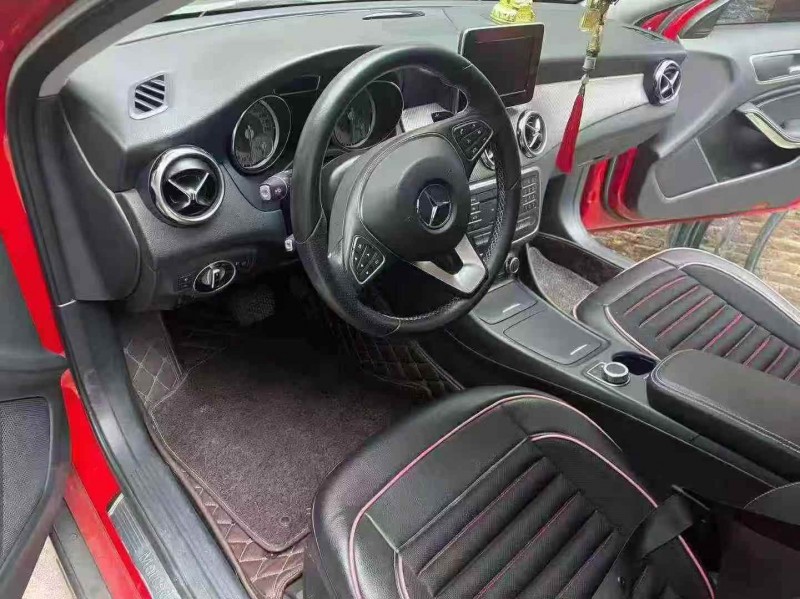 厦门17年奔驰GLA3