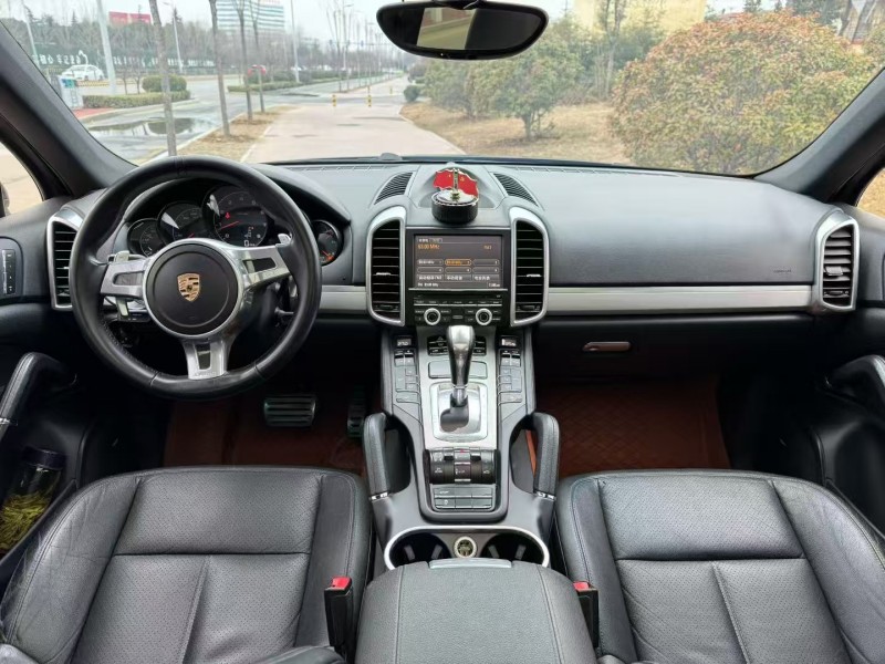 济宁14年保时捷卡宴5
