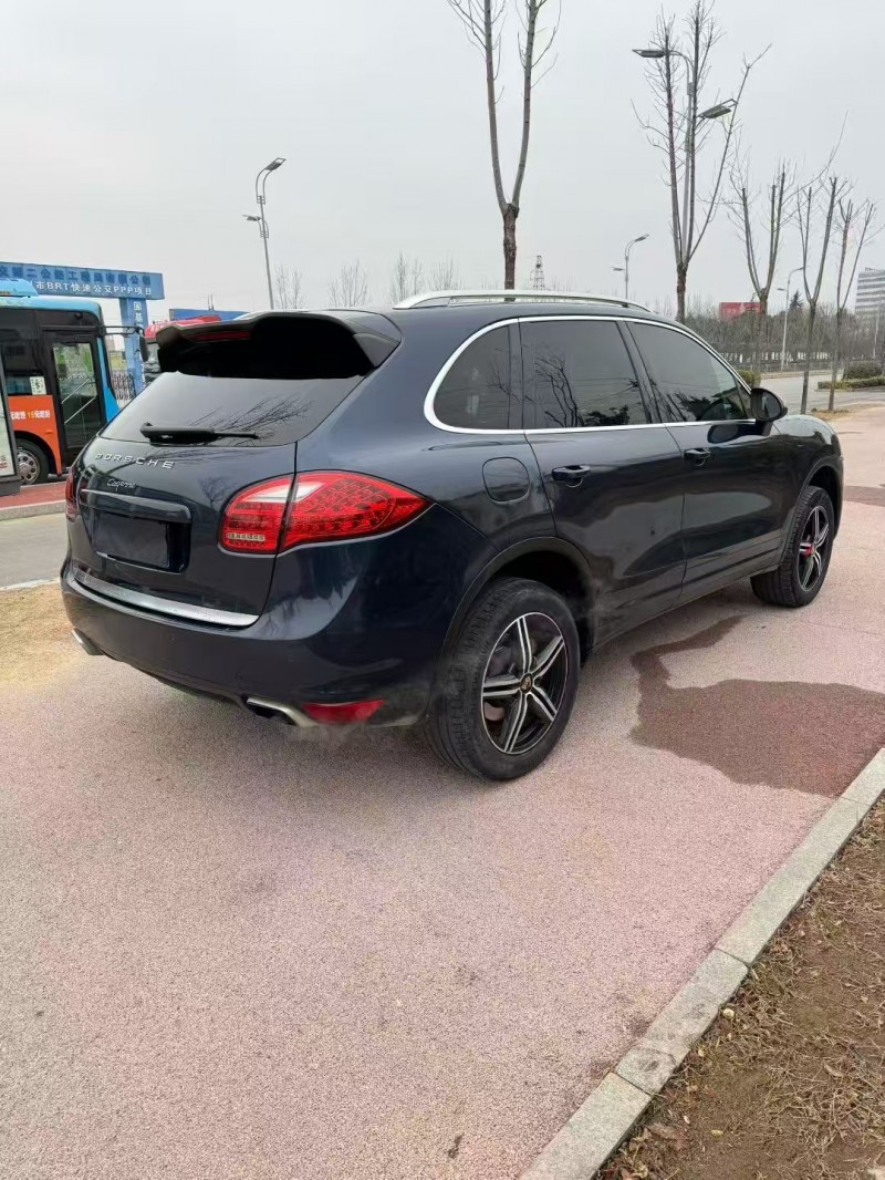 济宁14年保时捷卡宴8