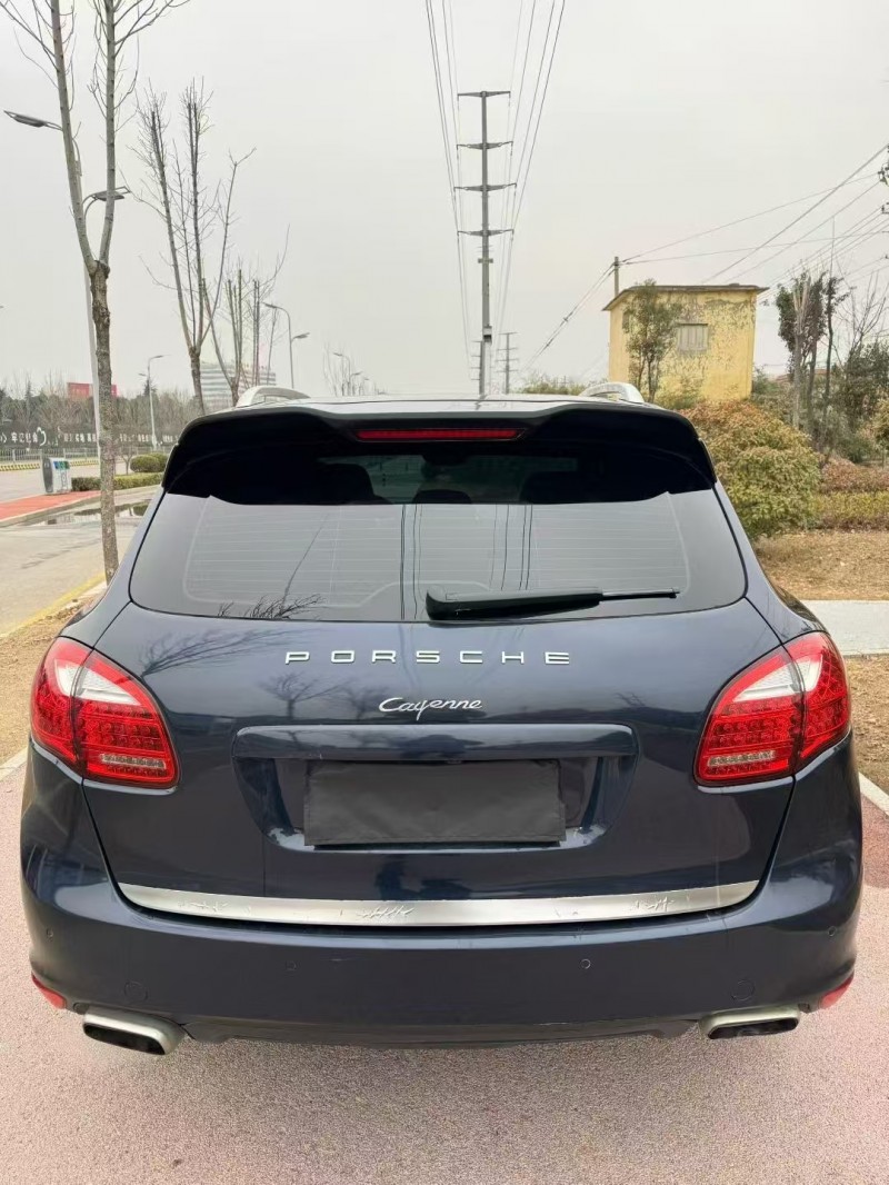 济宁14年保时捷卡宴9