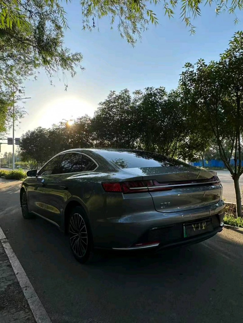 济南22年比亚迪汉4