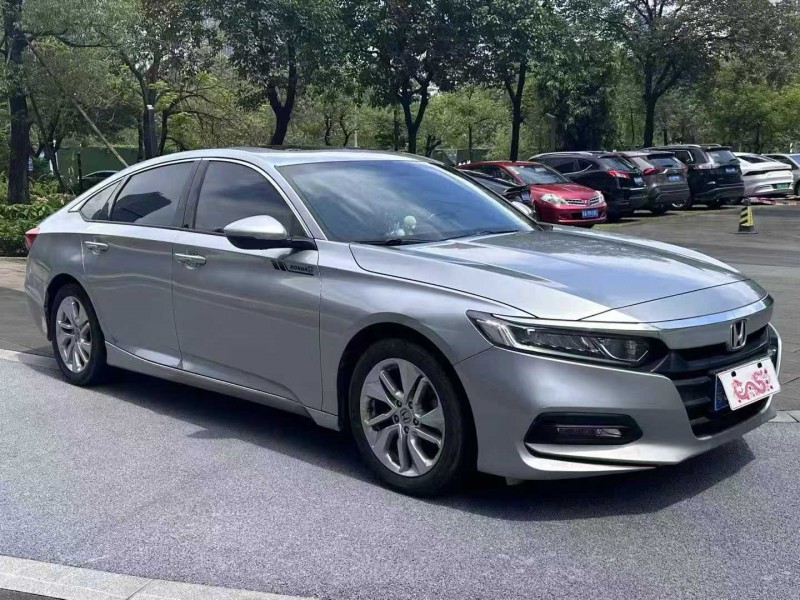 佛山19年本田雅阁2