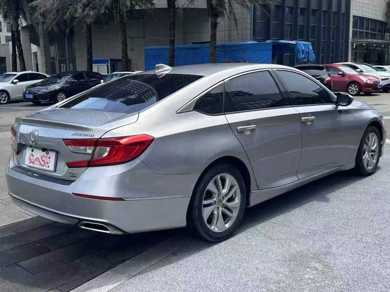 佛山19年本田雅阁7