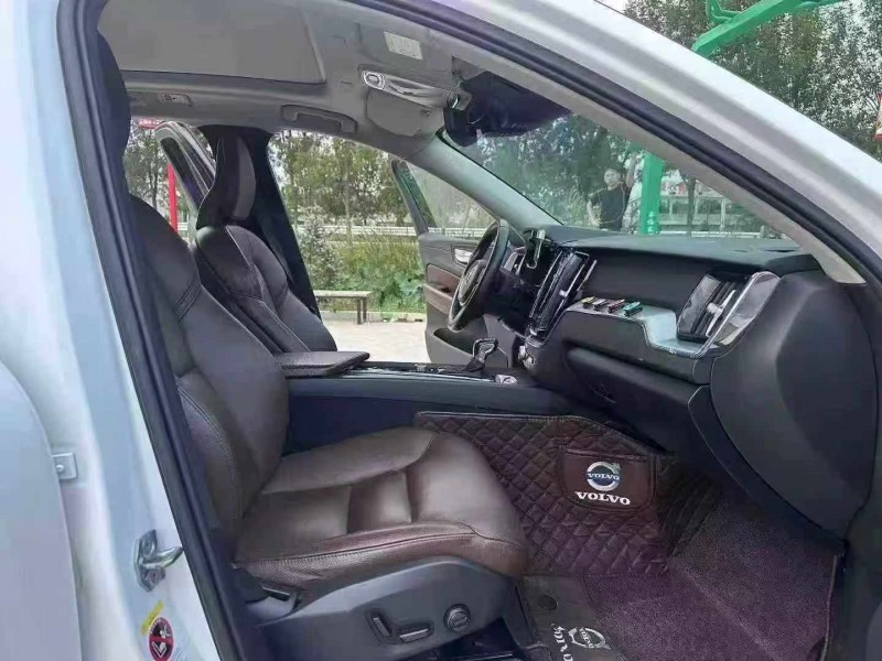 徐州20年沃尔沃XC605