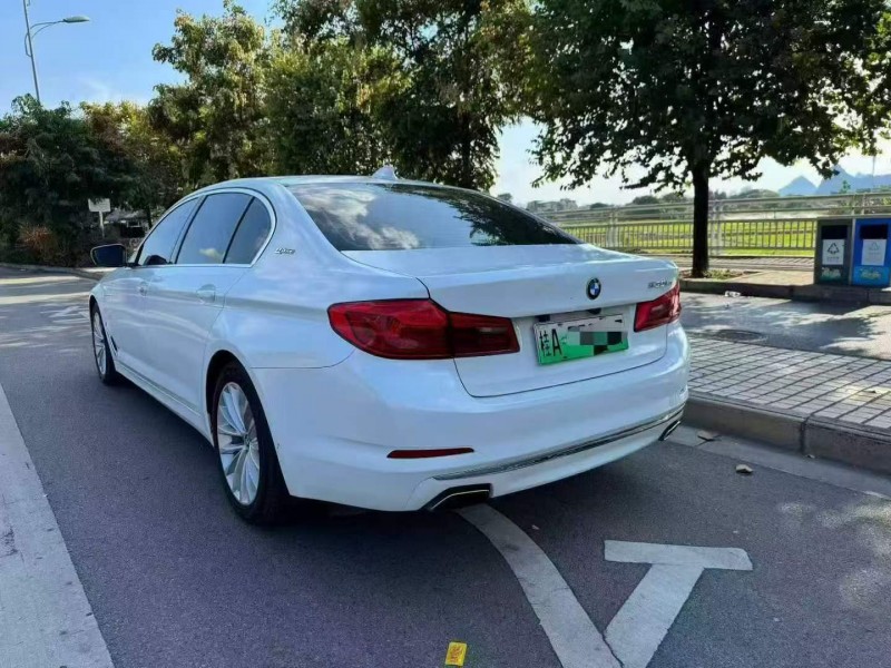 钦州19年宝马5系4