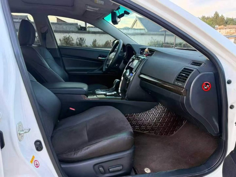 毕节17年丰田锐志5