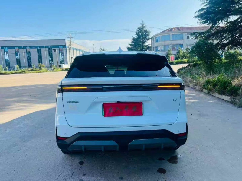 济南23年吉利银河8