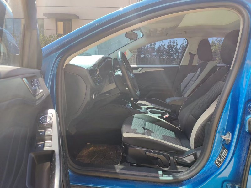 青岛22年福特福克斯4