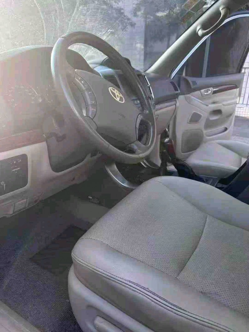 深圳10年丰田普拉多4