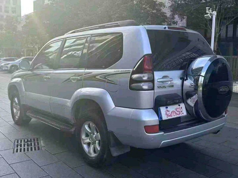 深圳10年丰田普拉多8