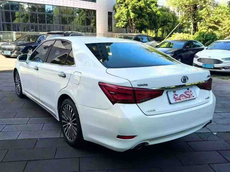 韶关18年丰田皇冠8