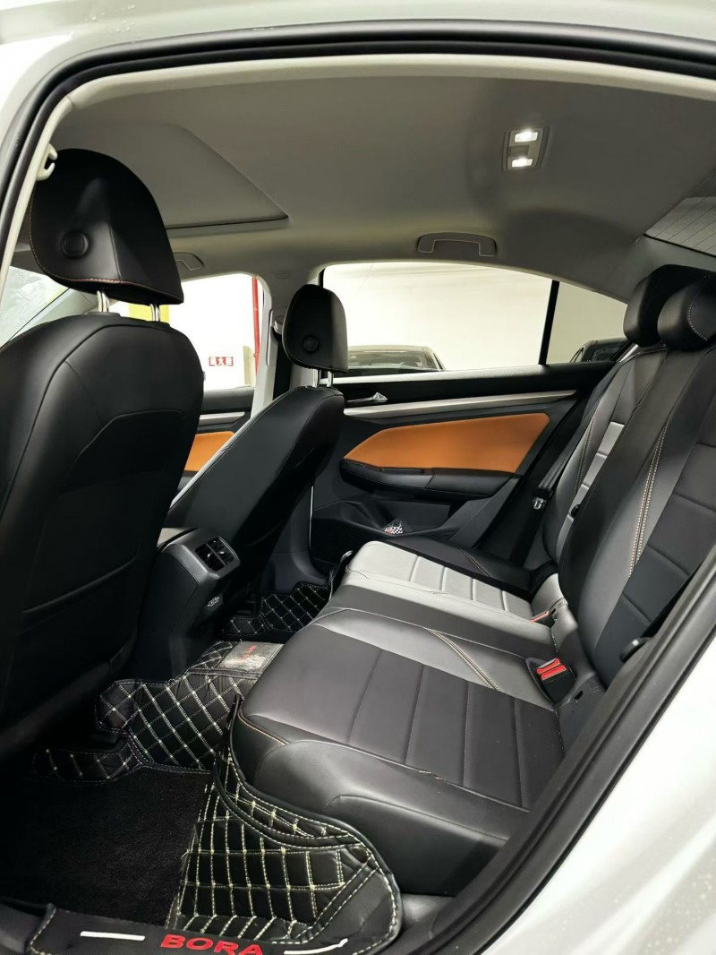 成都25年大众宝来7