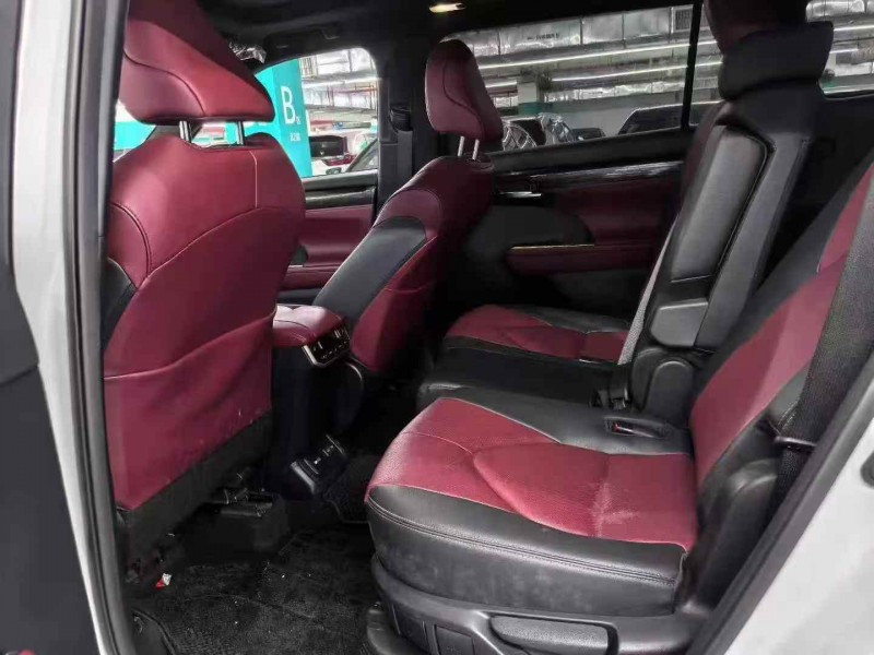 广州21年丰田皇冠5