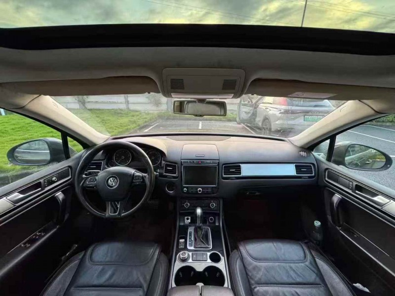 广州16年大众途锐8