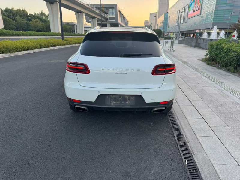 台州16年保时捷Macan7