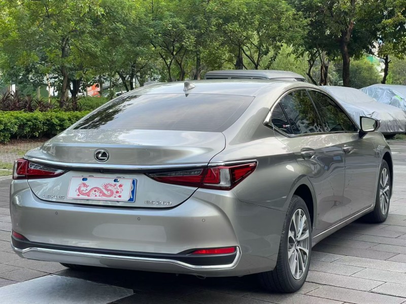 佛山23年雷克萨斯ES7