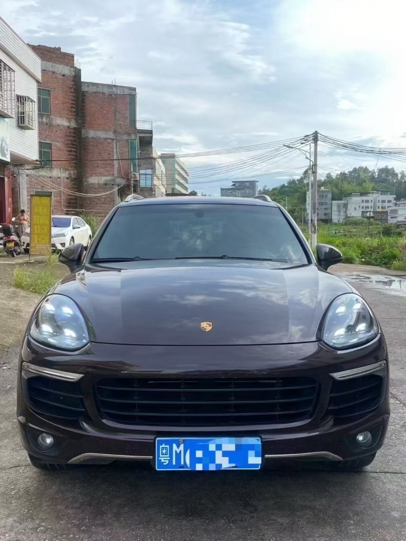 广州17年保时捷卡宴1