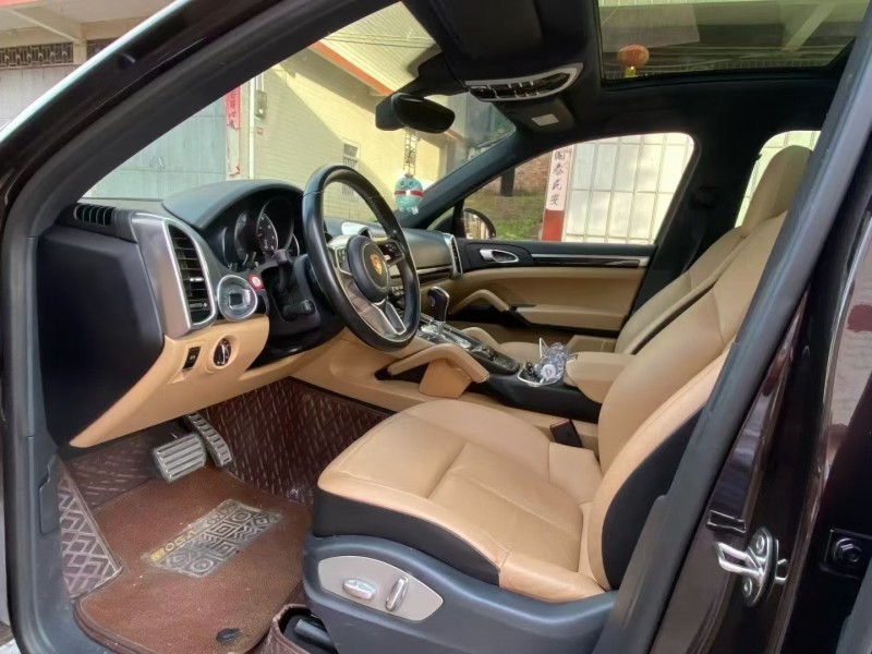 广州17年保时捷卡宴4