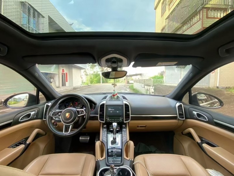 广州17年保时捷卡宴5