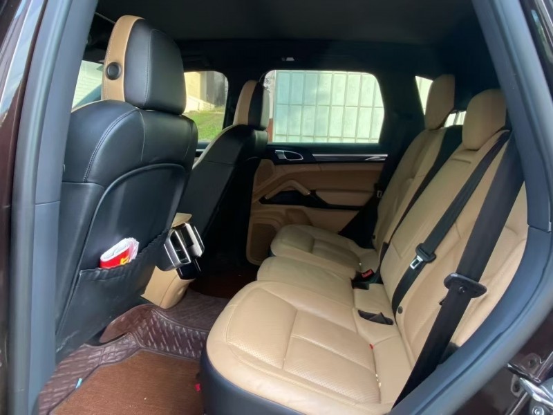 广州17年保时捷卡宴6